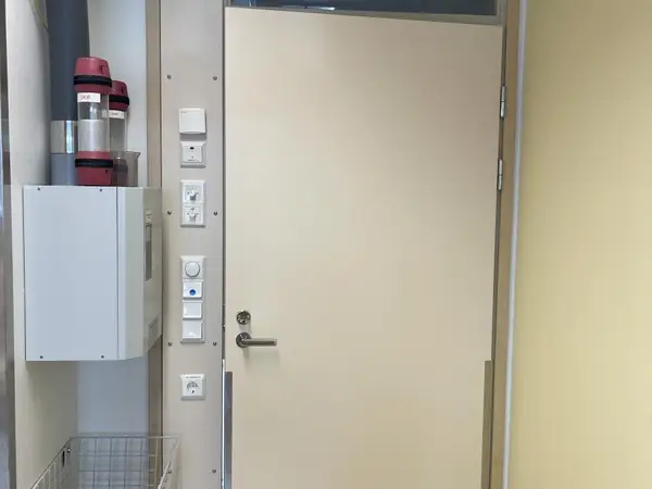 Äänieristeovi (nro 310) tila E2 ortopedia 045a