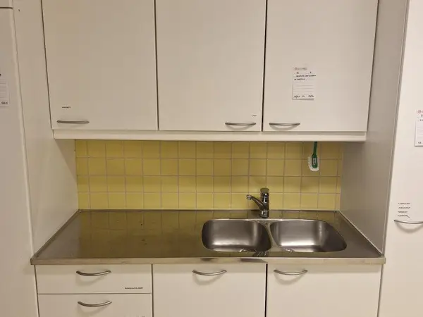 Kaapisto RST-altaalla ja hanalla (nro 56) tila 1. Huone 8