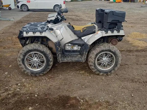 Polaris Sportsman mönkijä