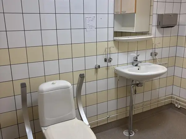 WC-kalusteet INVA (nro 54) tila 1.krs 140