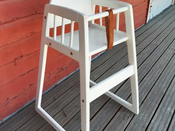 Syöttötuoli valkoinen