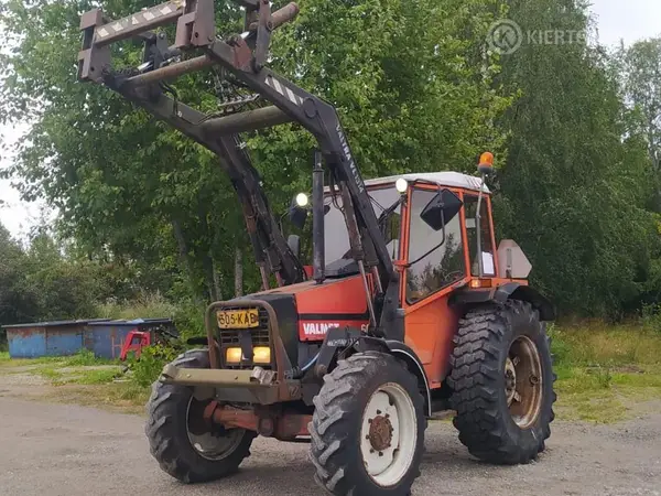 Valmet 604 4x4, Valtra 1314 etukuormaajalla