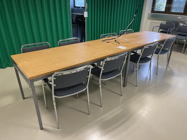 Pöytäryhmä (nro 263) tila E1 Röntgen 186