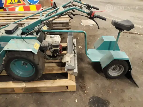 Hiekkarantojen puhdistuslaite Kässbohrer Beach Tech Sweepy