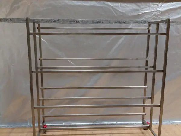 Kuljetuslaatikoiden säilytysvaunu