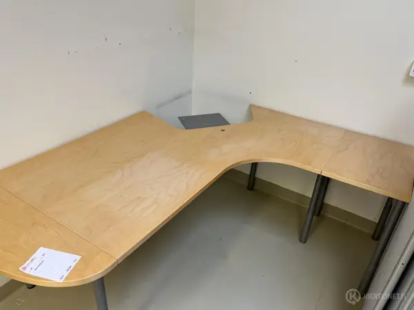 Kulmapöytä (nro 62) tila F2 Yhtymähallinto 006