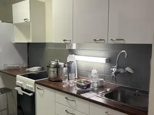Kaapisto altaalla (nro 226) tila E1 Teho ja valvonta Keittiö