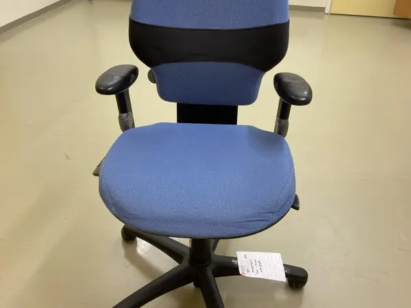 Martela työtuoli (nro 184) tila E2 Kipupoliklinikka 095