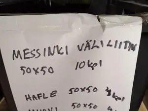 Hausjärven vesihuoltolaitokselta yli jääneitä tarvikkeita, Laatikko 17