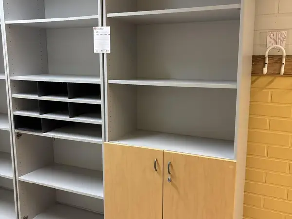 Isku hyllyköt 2 kpl (nro 328) tila K1 K