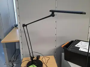 Musta pöytävalaisin