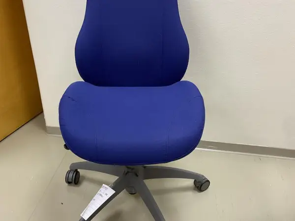 ISKU TYÖTUOLI (nro 320) tila E2 Kipupoliklinikka 108
