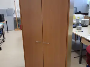 Toimistokaappi n:ro 413