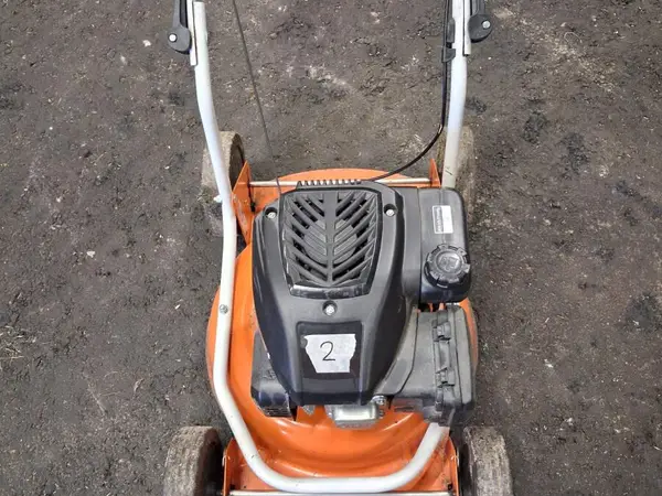 STIHL ruohonleikkuri No.2.