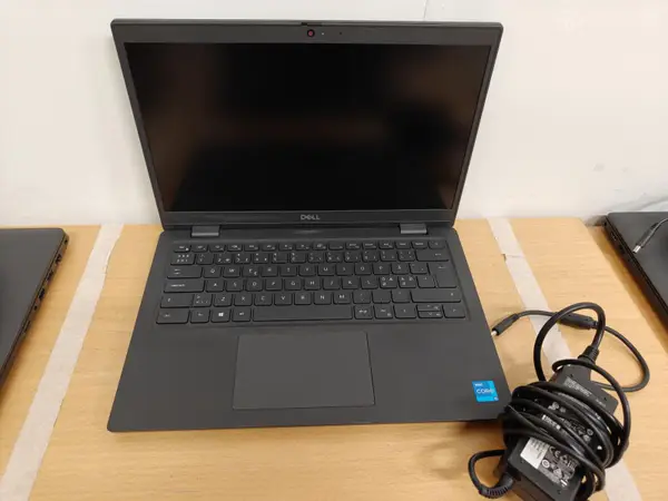 Dell 3420 kannettava tietokone (nro 15.)