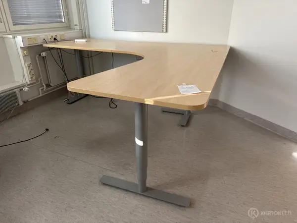 Isku sähköpöytä (nro 359) tila S2 129