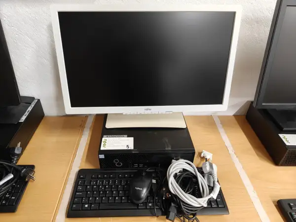 Fujitsu Esprimo D738 työasema (nro 5.)