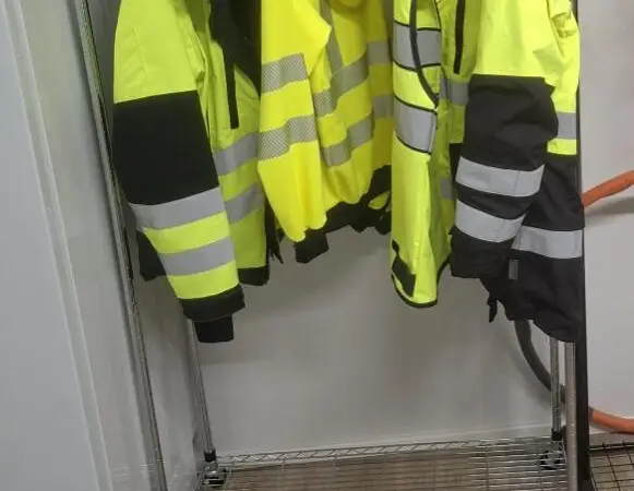 Vaaterekki hattuhyllyllä, metalli