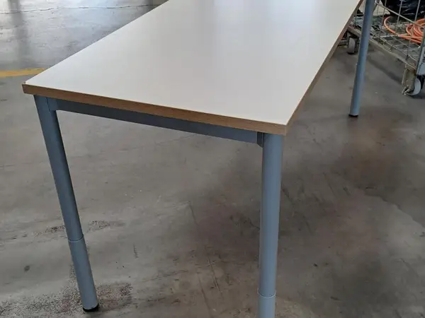 Pöytä
