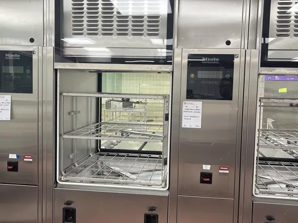 Miele pesu- ja desinfektiokone + linjasto (nro 74) tila DP 001