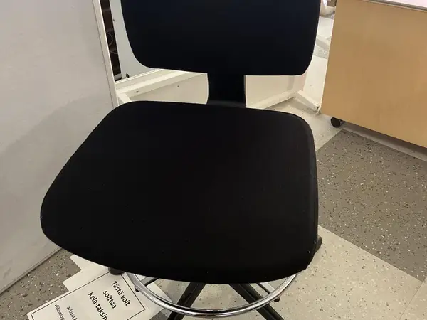 ISKU TYÖTUOLI (nro 52) tila E2 Aula Neuvonta