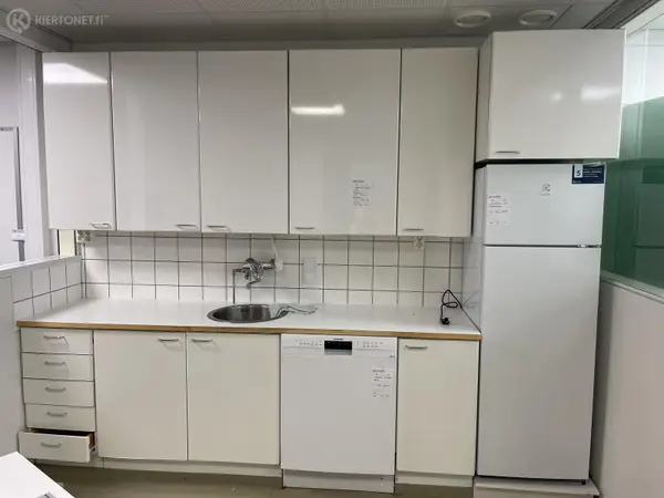 Kaapisto altaalla + hana (nro 121) tila D1 synnytyssalit 115