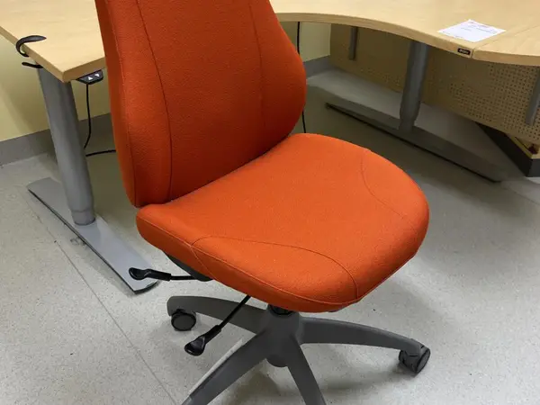 ISKU TYÖTUOLI (nro 156) tila E2 ortopedia 046a