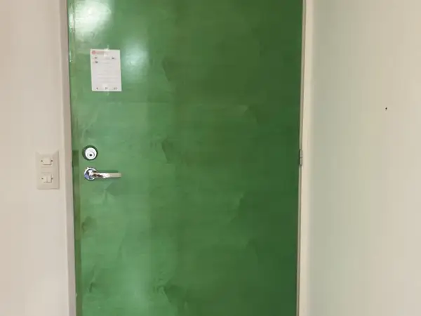 Ovi (nro 19) tila E1 Teho ja valvonta 061