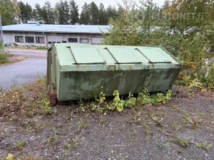 Jätekontti luukuilla.