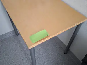 Pieni sivupöytä
