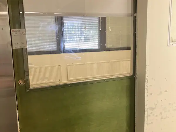 Liukuovi ikkunalla (nro 245) tila E1 Fysiatria 034