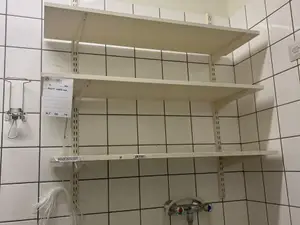 Hyllyt Kiskoilla (nro 7) tila E1 Teho ja valvonta 064