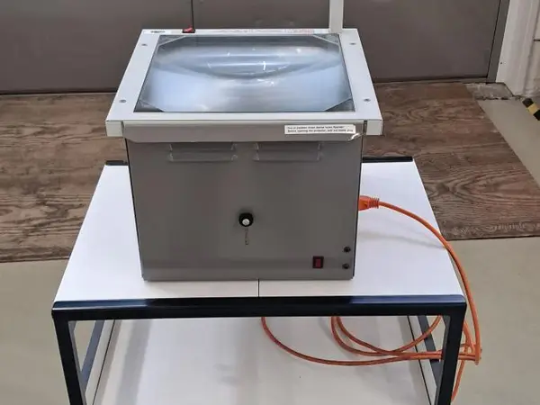Piirtoheitin + alusta (nro 1261)