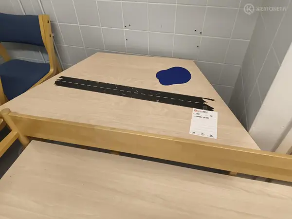 Lasten pöytä (nro 160) tila 1. Huone 20