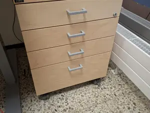 Pieni lipasto Isku