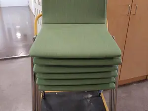 Kuvan mukaisia Iskun toimistotuoleja 12 kpl