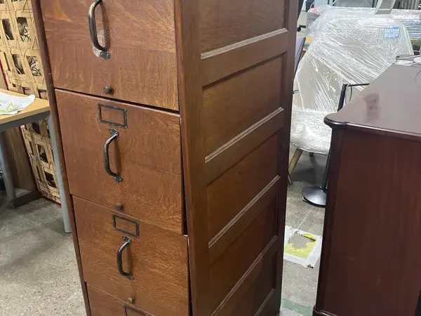 Vanha arkistokaappi (nro 39) tila 0 4