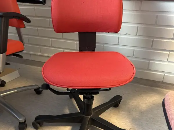 Kinnarps työtuoli (nro 231) tila S2 105