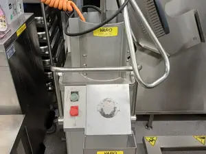 Vihannesleikkuri Metos RG-400, lattiamallinen