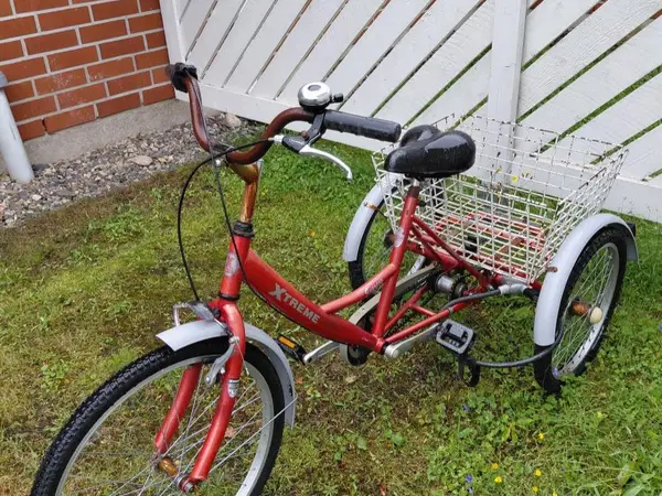 Xtreme-merkkinen kolmirattainen pyörä