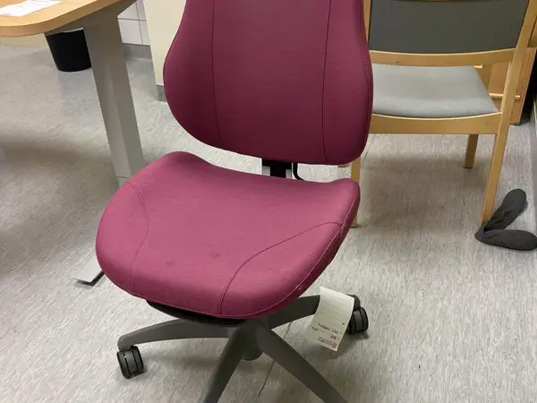 ISKU TYÖTUOLI (nro 353) tila E2 Kipupoliklinikka 104