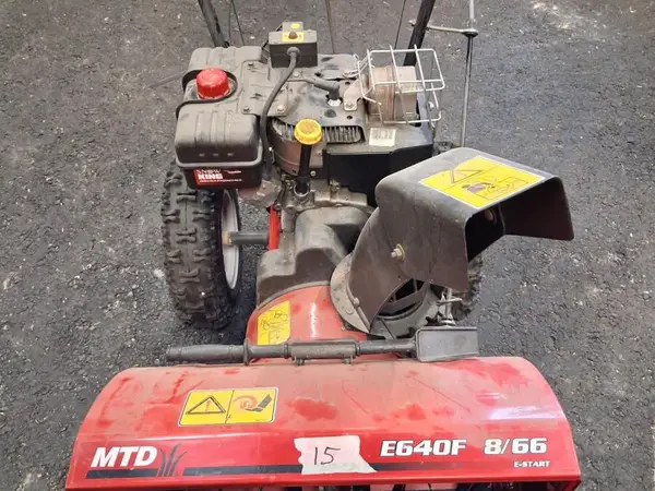 Polttomoottori lumilinko MTD E640F 8/66