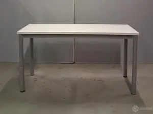 Sivupöytä