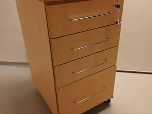 Laatikosto pyörillä