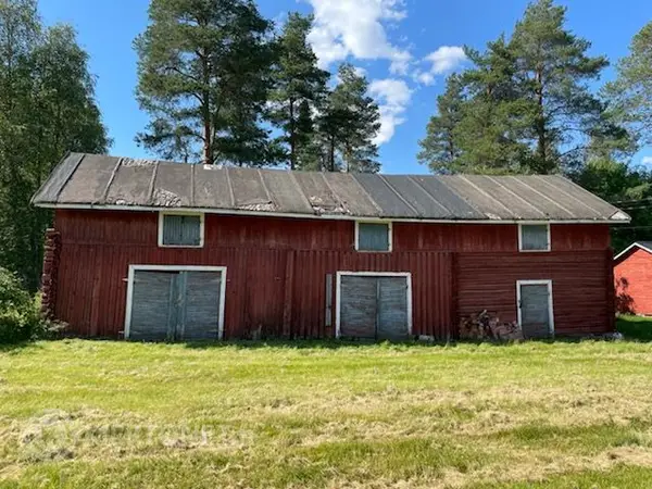 2-osainen hirsirakennus