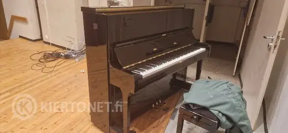 Yamaha U1 piano