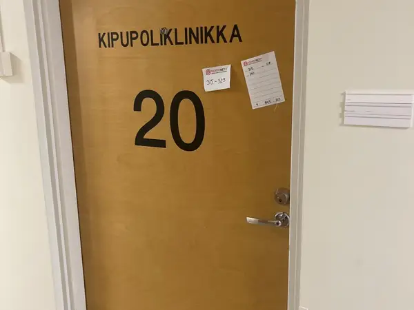 Ovi (nro 315) tila E2 Kipupoliklinikka 108