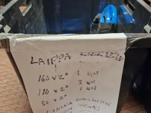Hausjärven vesihuoltolaitokselta yli jääneitä tarvikkeita, Laatikko 30