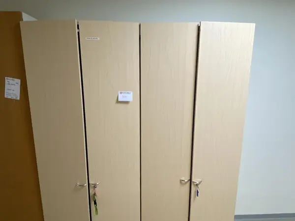 Isku kaapit 2 kpl (nro 314) tila E2 Kipupoliklinikka 110K