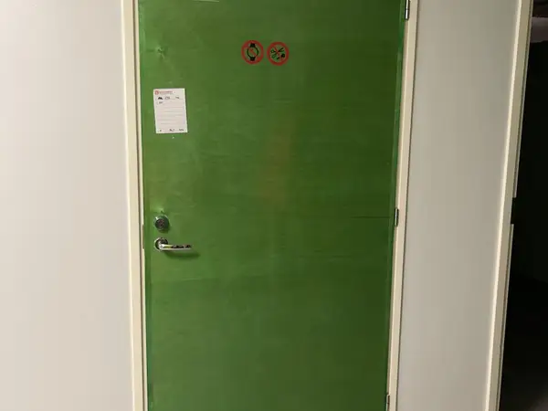 Ovi (nro 298) tila E1 Röntgen 142